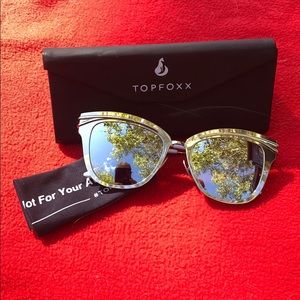 TOPFOXX Sunnies! W/case & lens wipe